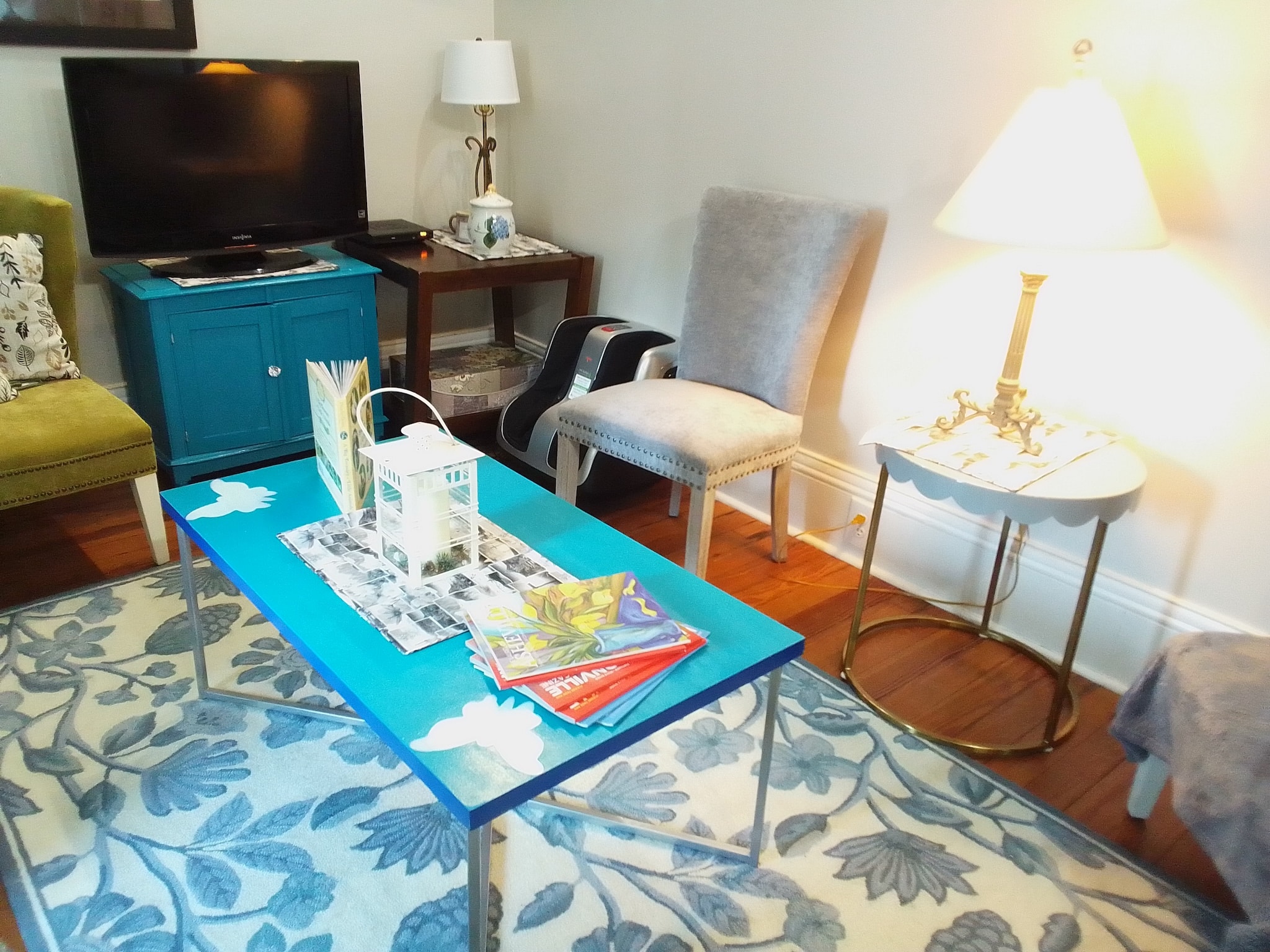 This is a photo of the lounge at TomGirls Salon in Hendersonville, NC